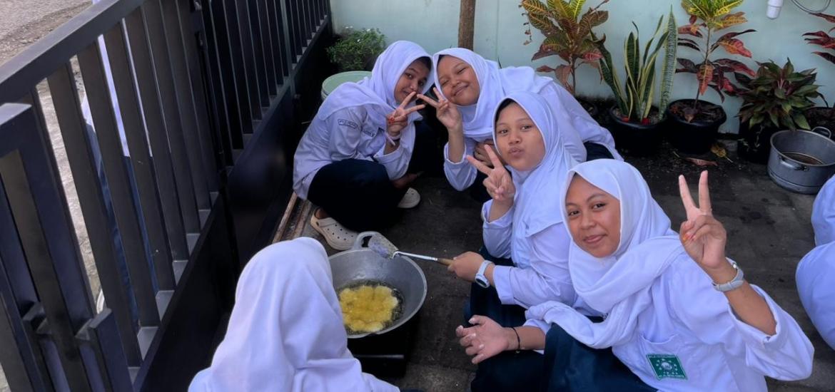 English is Fun: Cooking Class Jadi Cara Seru Siswa Kelas 7 Belajar Bahasa Inggris Teks Prosedur
